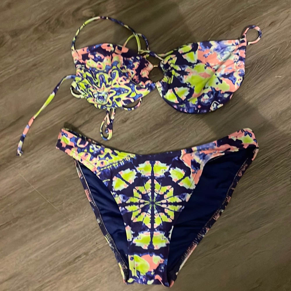 Victoria’s Secret bikini